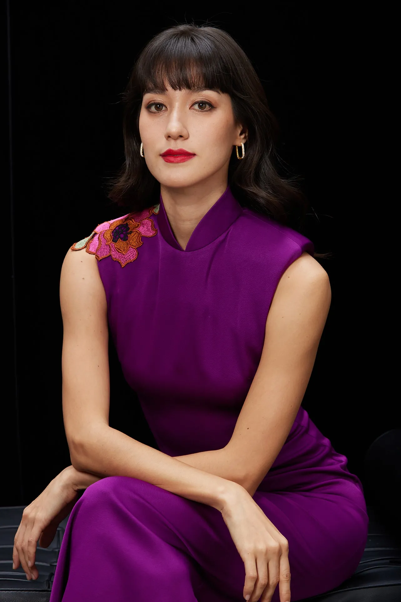 CHEONGSAM WITH EMBROIDERED FLOWERS IN PURPLE