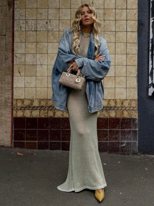 Chic Backless Knit Maxi Dress with Long Sleeves - Alluring Floor-Length Elegance