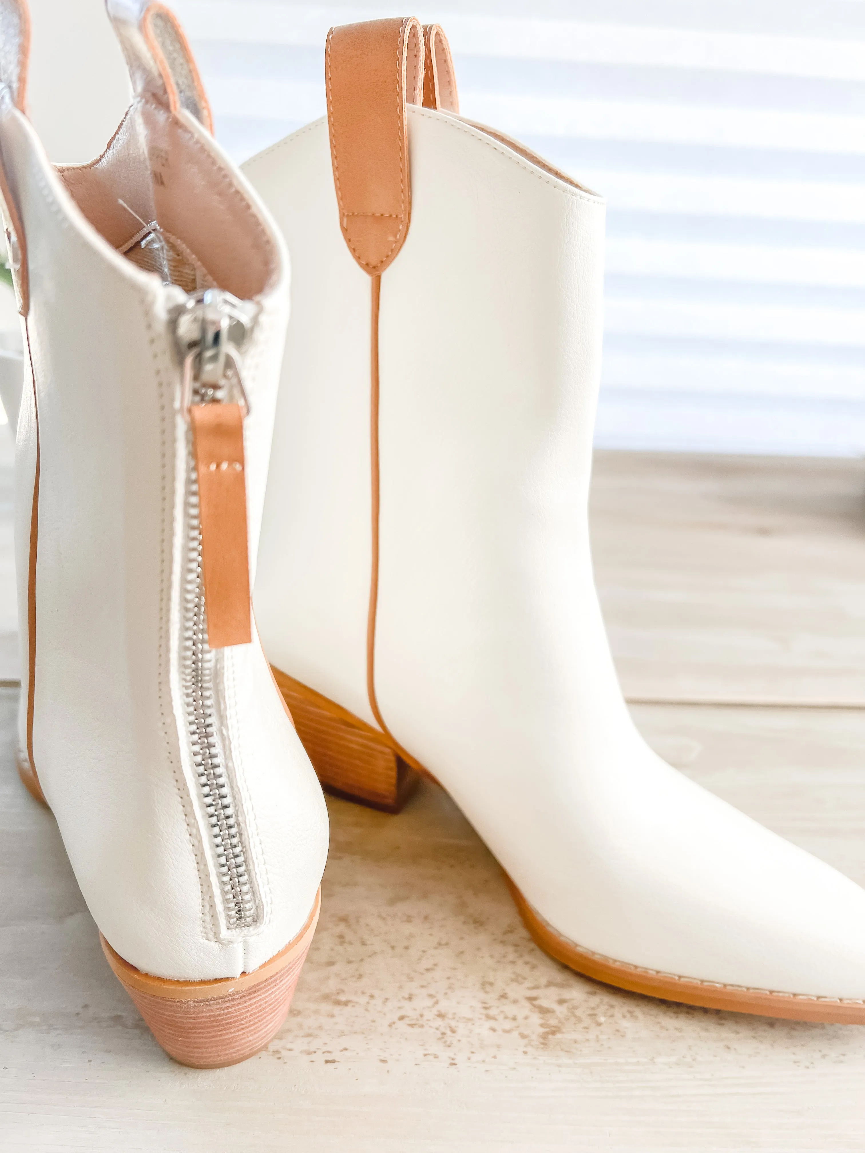 Free Style White Boots