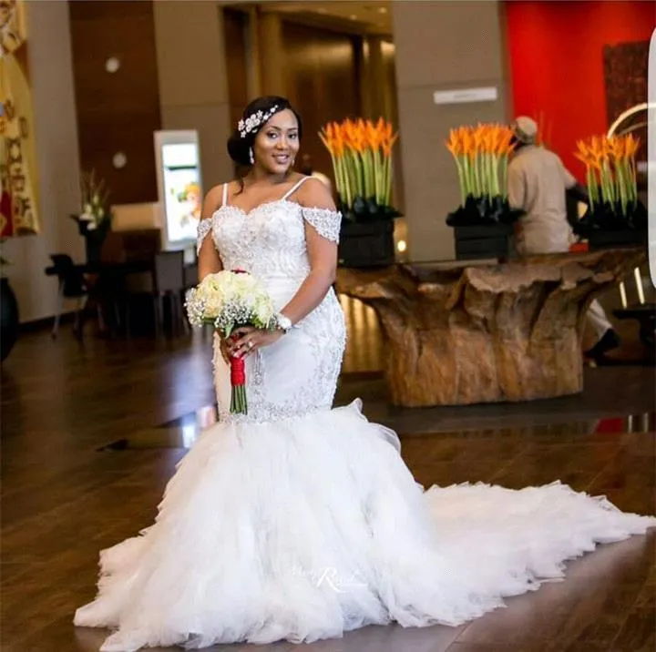Mermaid Appliques Plus Size Bride Dress  Gorgeous Lace Cap-Sleeve Wedding Dress