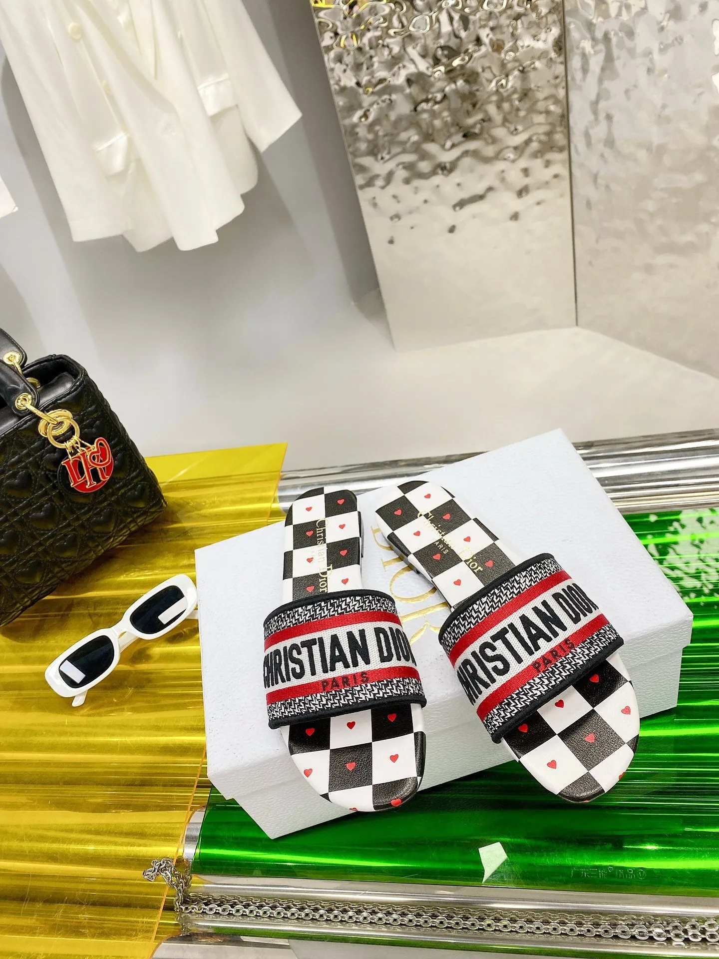 SE817 DR Slippers Size4-12
