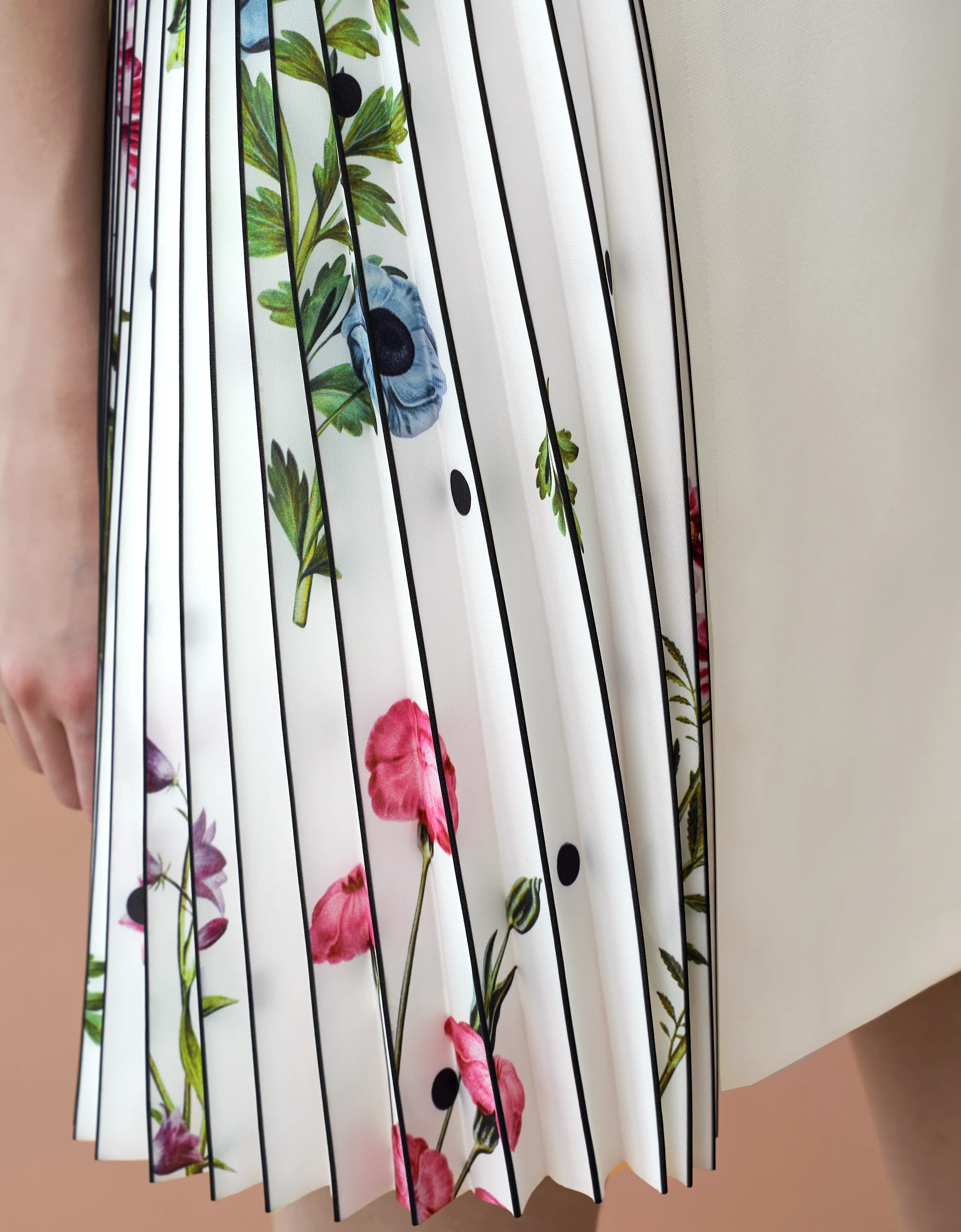 Side Printed Pleated Shift Dress