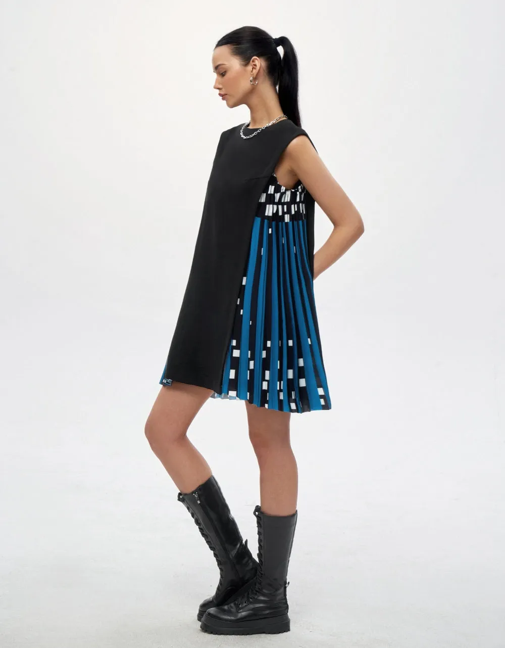 Side Printed Pleated Shift Dress